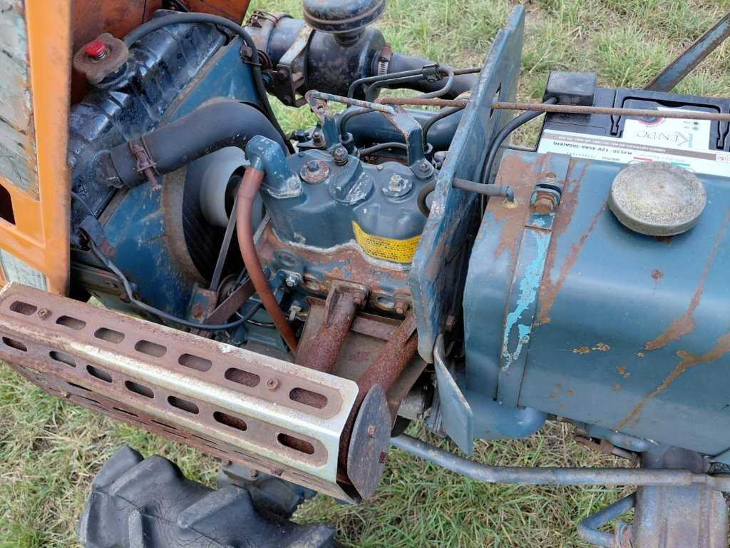 Compact tractor Kubota B7000: picture 16