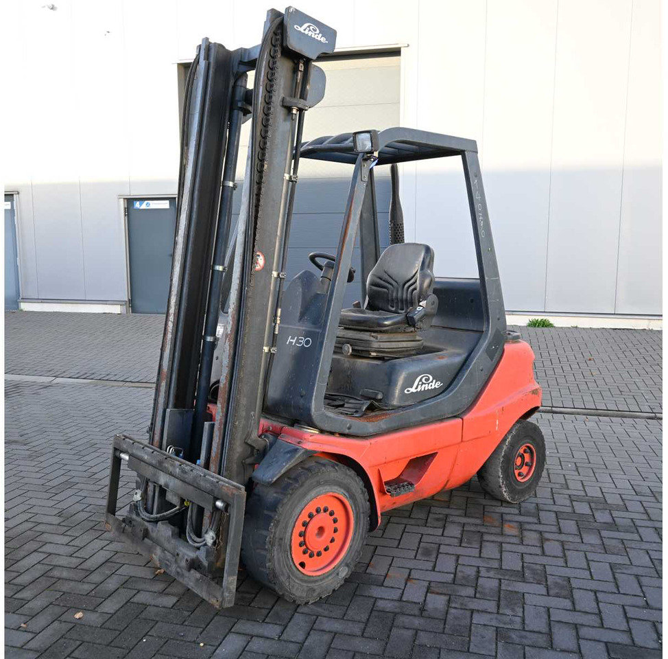 LINDE - 2002 - H30D-03 - FORKLIFT TRUCK - Forklift: picture 1 LINDE - 2002 - H30D-03 - FORKLIFT TRUCK - Forklift: picture 1