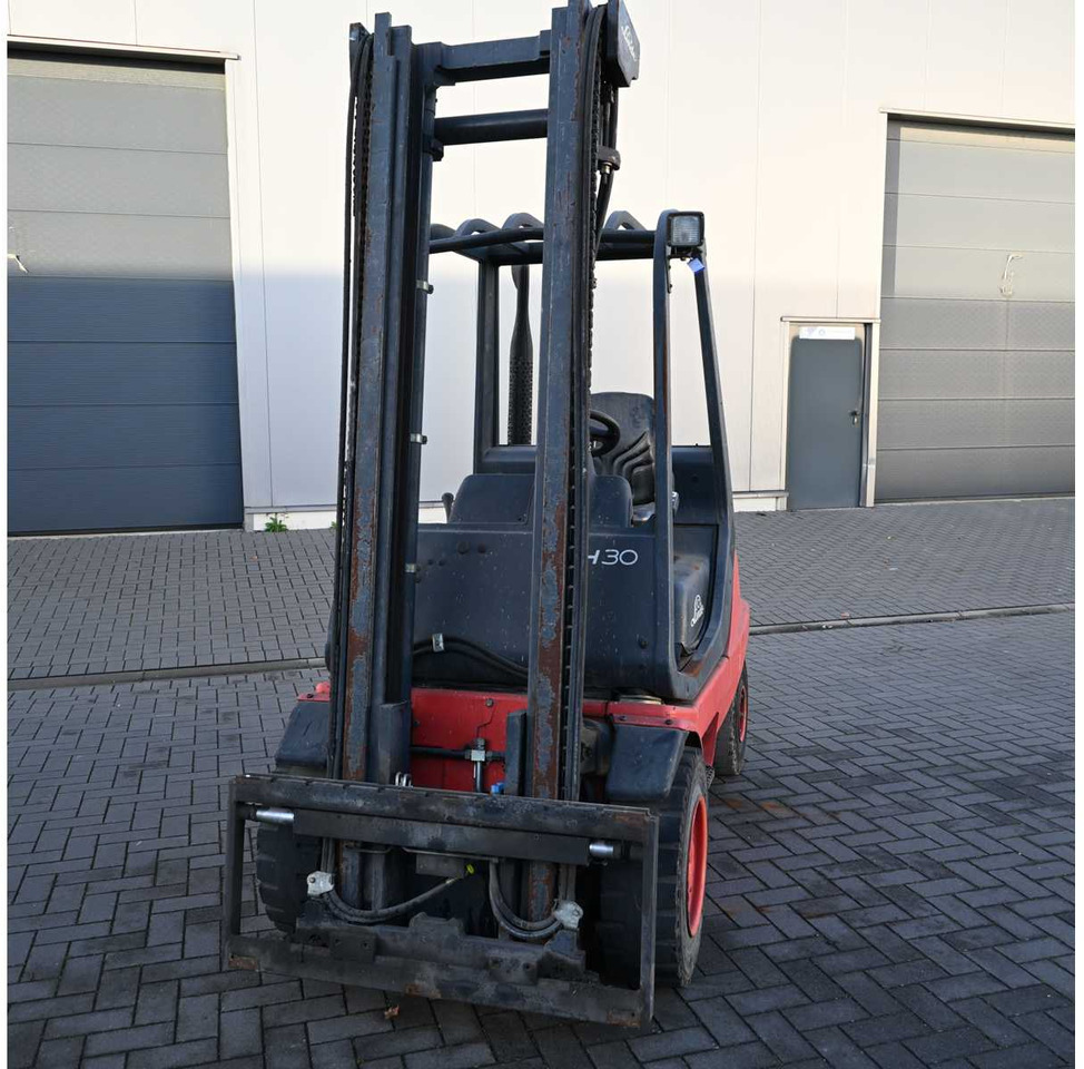 LINDE - 2002 - H30D-03 - FORKLIFT TRUCK - Forklift: picture 2 LINDE - 2002 - H30D-03 - FORKLIFT TRUCK - Forklift: picture 2