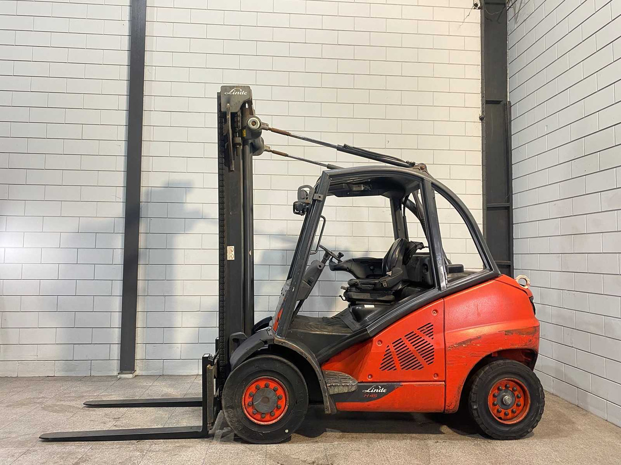 LINDE - 2015 - H45D - 4500KG LIFTING CAPACITY - FORKLIFT - Forklift: picture 2 LINDE - 2015 - H45D - 4500KG LIFTING CAPACITY - FORKLIFT - Forklift: picture 2