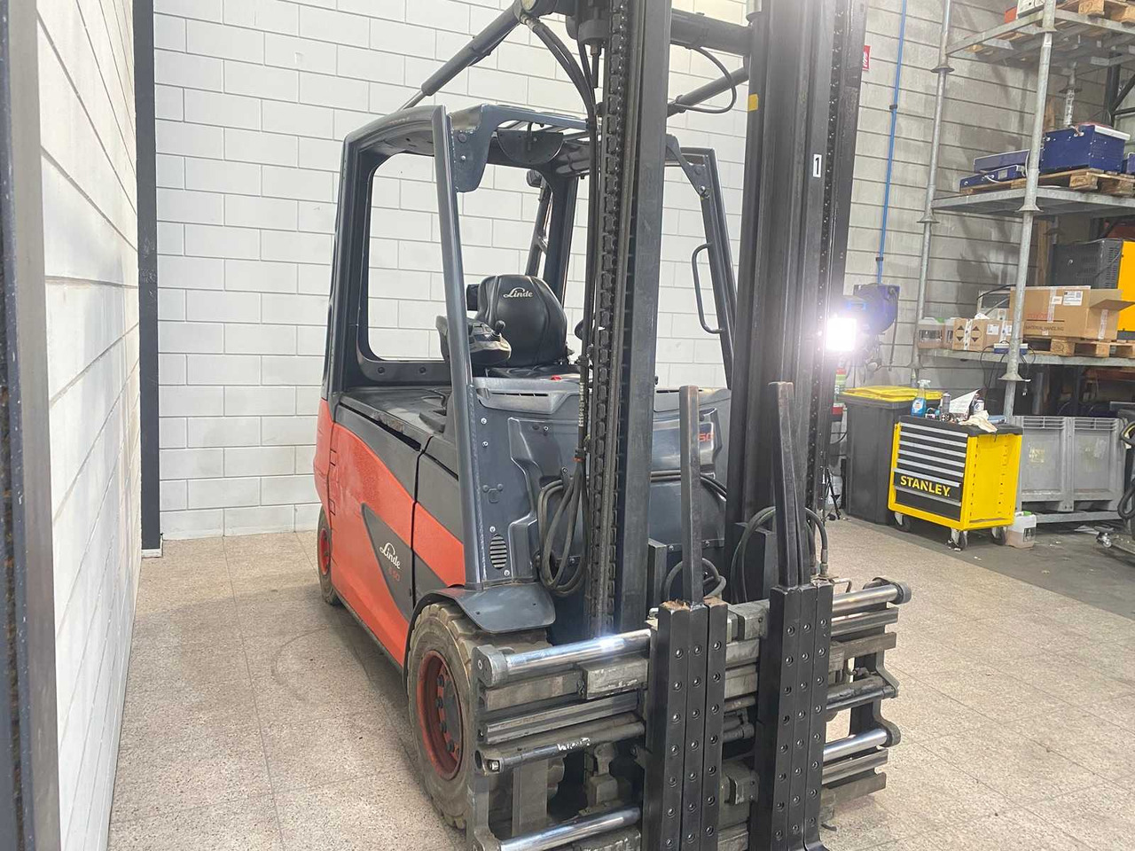 LINDE - 2019 - E50HL-01 - 5000KG LIFTING CAPACITY, TRIPLE LOADER - FORKLIFT - Forklift: picture 5 LINDE - 2019 - E50HL-01 - 5000KG LIFTING CAPACITY, TRIPLE LOADER - FORKLIFT - Forklift: picture 5