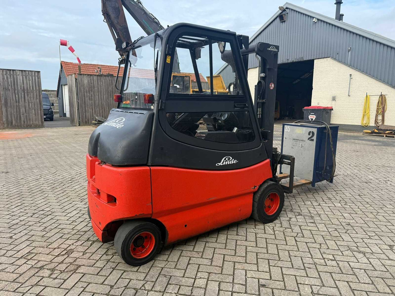 LINDE - E30 - FORKLIFT TRUCK - Forklift: picture 4 LINDE - E30 - FORKLIFT TRUCK - Forklift: picture 4