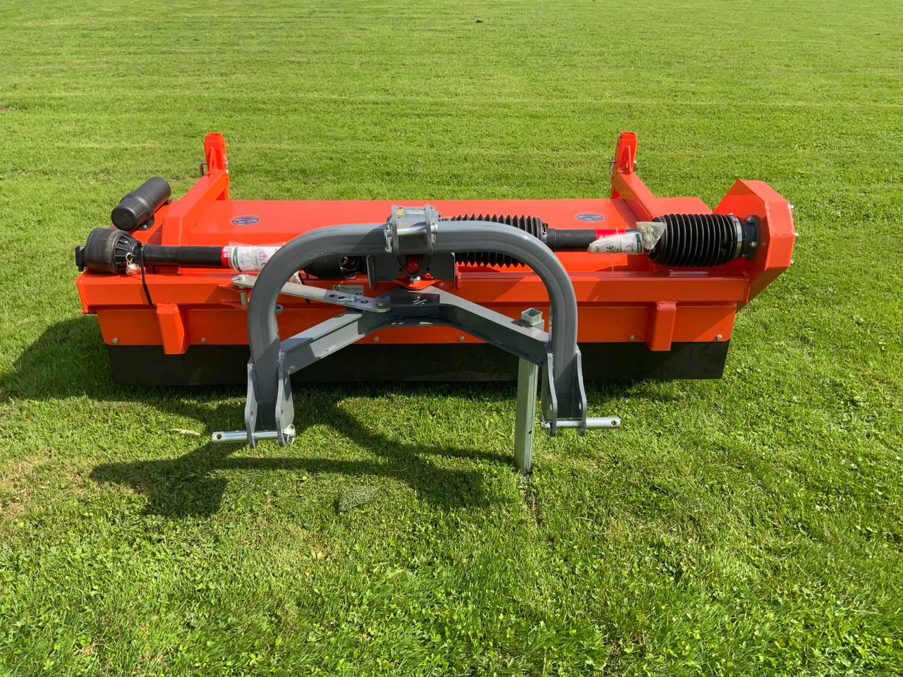 Loma Sweeper SWLT190 - Front loader for tractor: picture 4 Loma Sweeper SWLT190 - Front loader for tractor: picture 4