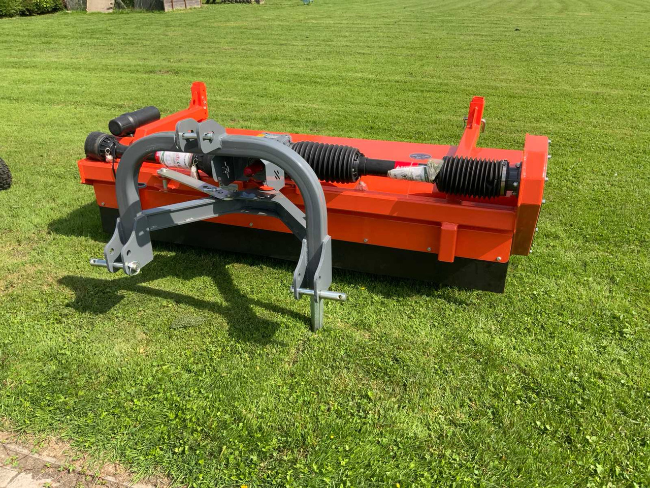 Loma Sweeper SWLT190 - Front loader for tractor: picture 3 Loma Sweeper SWLT190 - Front loader for tractor: picture 3