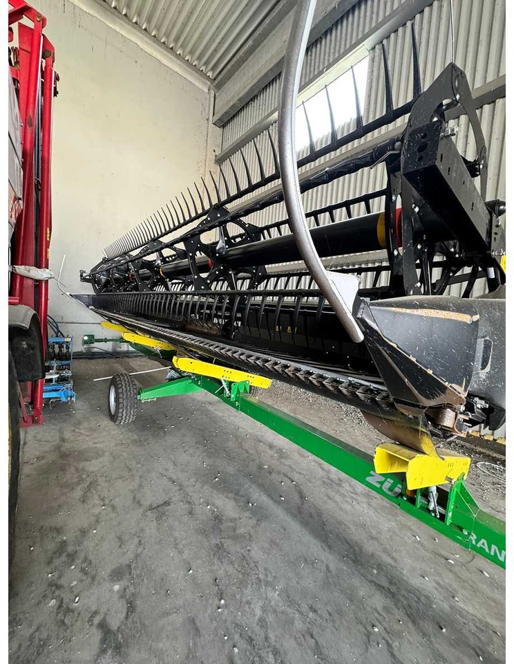 MACDON DRAPER HEADER D125 - Combine harvester: picture 3 MACDON DRAPER HEADER D125 - Combine harvester: picture 3