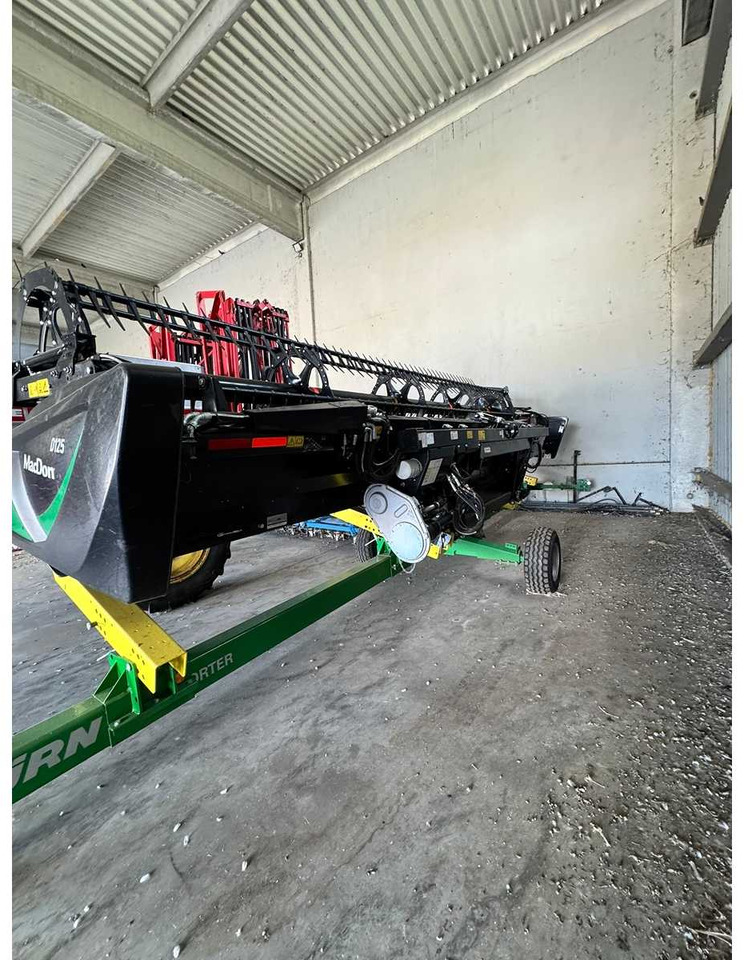 MACDON DRAPER HEADER D125 - Combine harvester: picture 1 MACDON DRAPER HEADER D125 - Combine harvester: picture 1