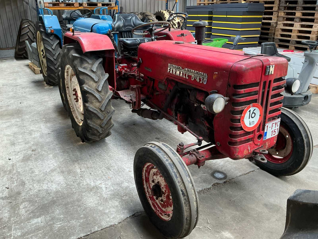 MC Cormick Farmall D430 - Compact tractor: picture 4 MC Cormick Farmall D430 - Compact tractor: picture 4