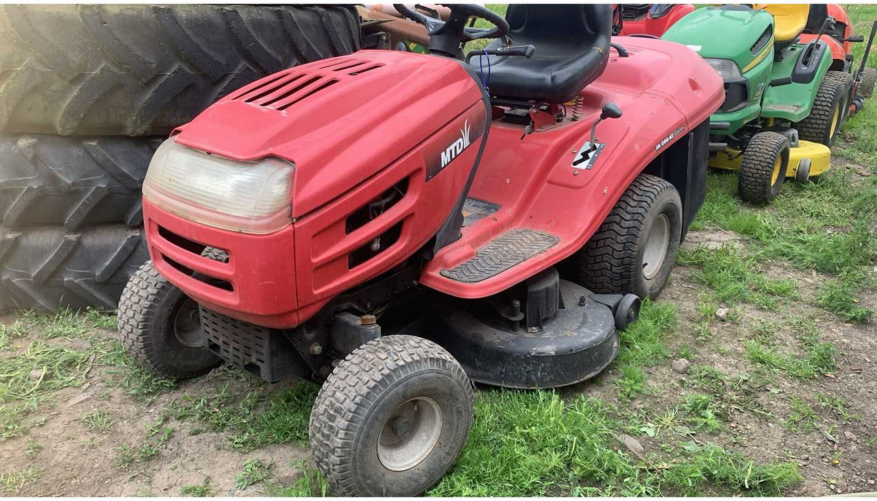MTD - Compact tractor: picture 1 MTD - Compact tractor: picture 1