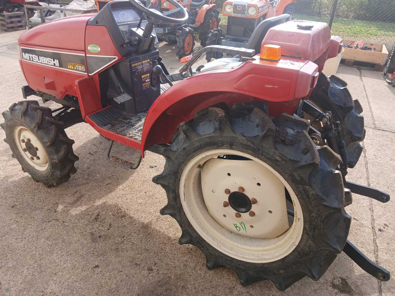 Mitsubishi MT185 - Compact tractor: picture 4 Mitsubishi MT185 - Compact tractor: picture 4