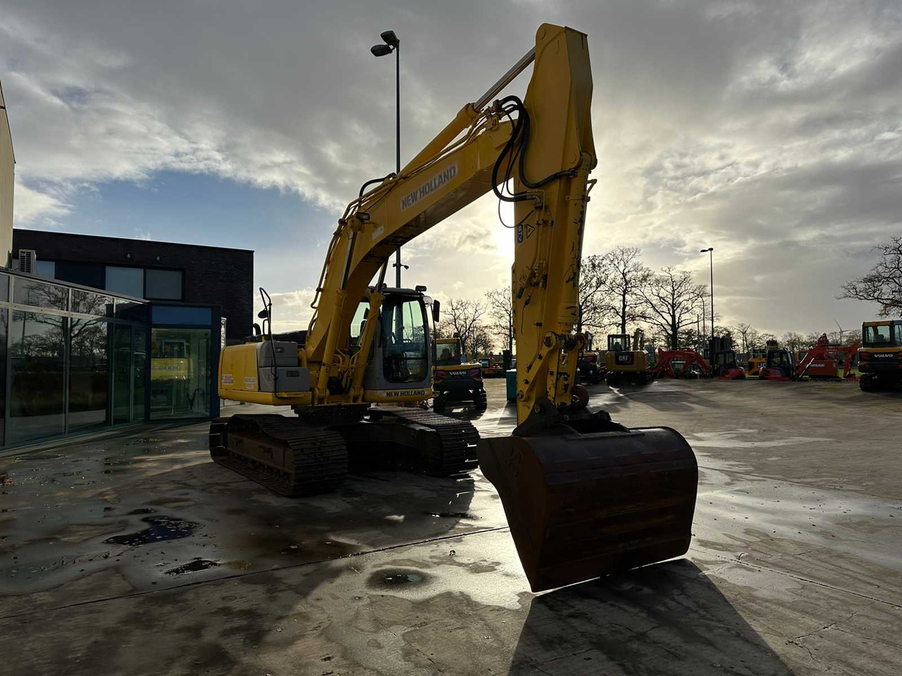 NEW HOLLAND - 2008 - E215B - CRAWLER EXCAVATOR - Excavator: picture 3 NEW HOLLAND - 2008 - E215B - CRAWLER EXCAVATOR - Excavator: picture 3