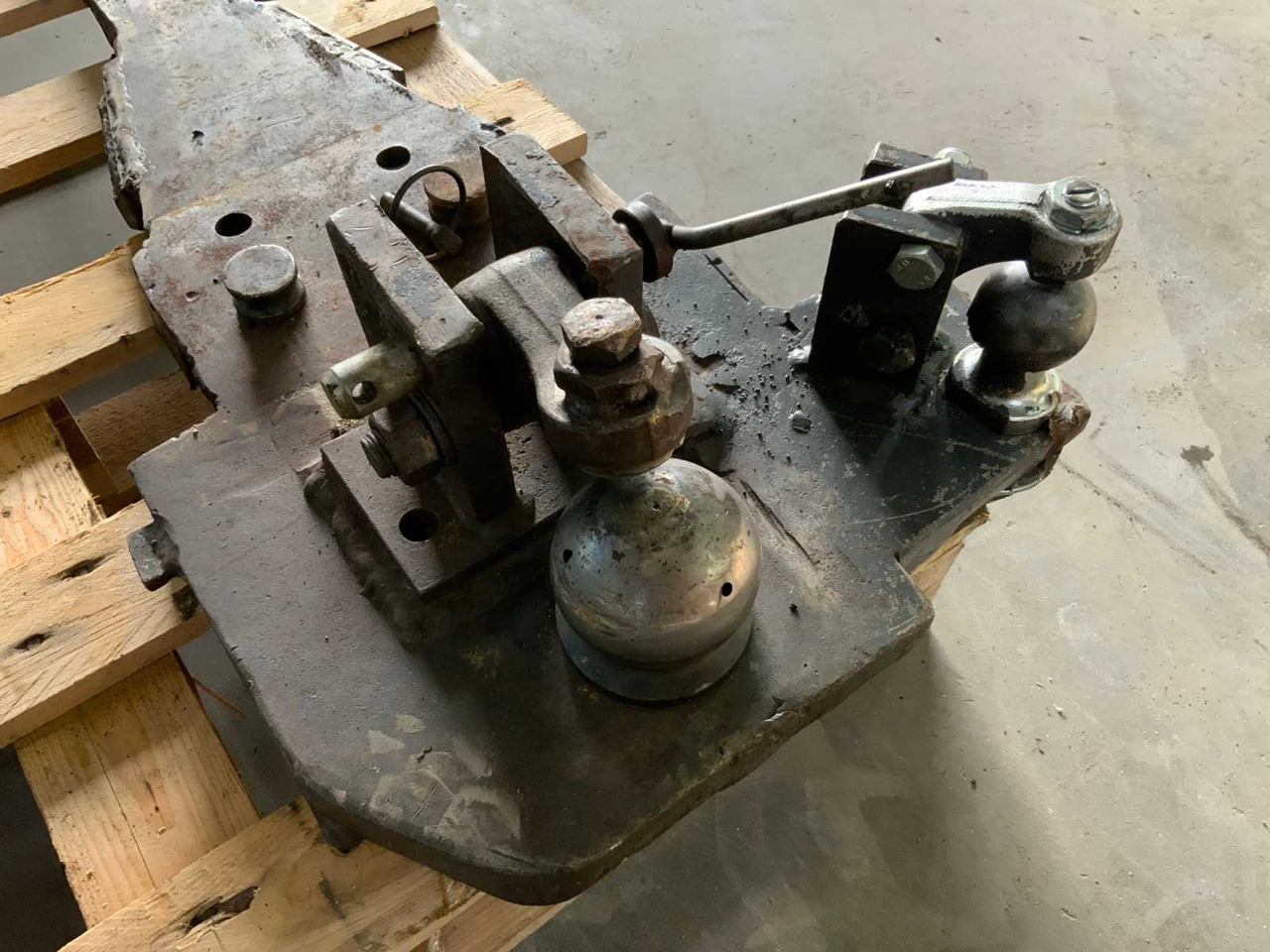 NEW HOLLAND 7000-SERIES / K80 - K50 TOWBAR - Farm tractor: picture 3 NEW HOLLAND 7000-SERIES / K80 - K50 TOWBAR - Farm tractor: picture 3