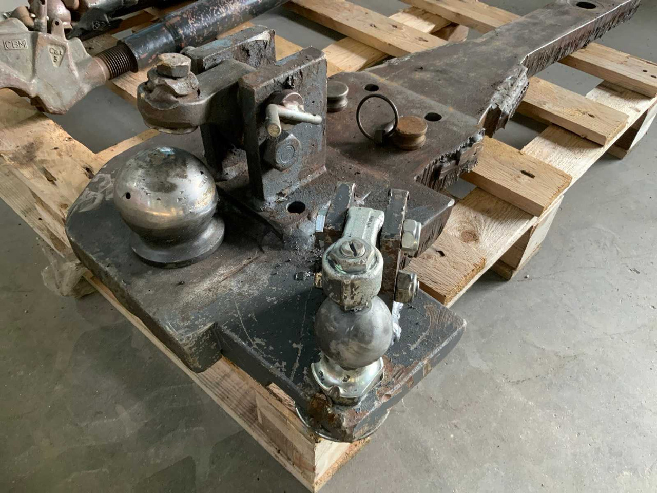 NEW HOLLAND 7000-SERIES / K80 - K50 TOWBAR - Farm tractor: picture 4 NEW HOLLAND 7000-SERIES / K80 - K50 TOWBAR - Farm tractor: picture 4