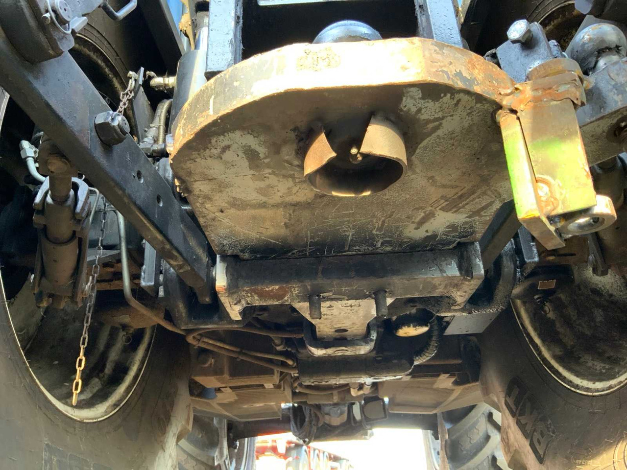 NEW HOLLAND 7000-SERIES / K80 - K50 TOWBAR - Farm tractor: picture 4 NEW HOLLAND 7000-SERIES / K80 - K50 TOWBAR - Farm tractor: picture 4