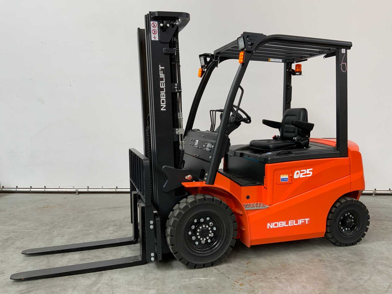 NOBLELIFT - 2024 - Q25-SERIES - 2.5T FORKLIFT ADJUSTABLE FORKS 4.8M - Forklift: picture 1 NOBLELIFT - 2024 - Q25-SERIES - 2.5T FORKLIFT ADJUSTABLE FORKS 4.8M - Forklift: picture 1