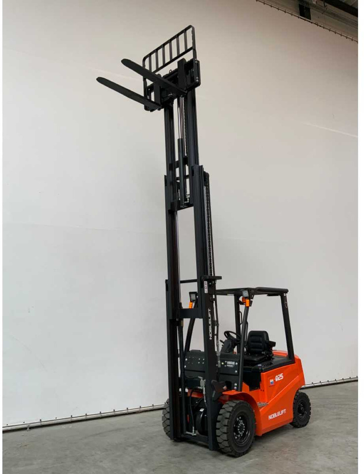 NOBLELIFT - 2024 - Q25-SERIES - 2.5T FORKLIFT ADJUSTABLE FORKS 4.8M - Forklift: picture 3 NOBLELIFT - 2024 - Q25-SERIES - 2.5T FORKLIFT ADJUSTABLE FORKS 4.8M - Forklift: picture 3