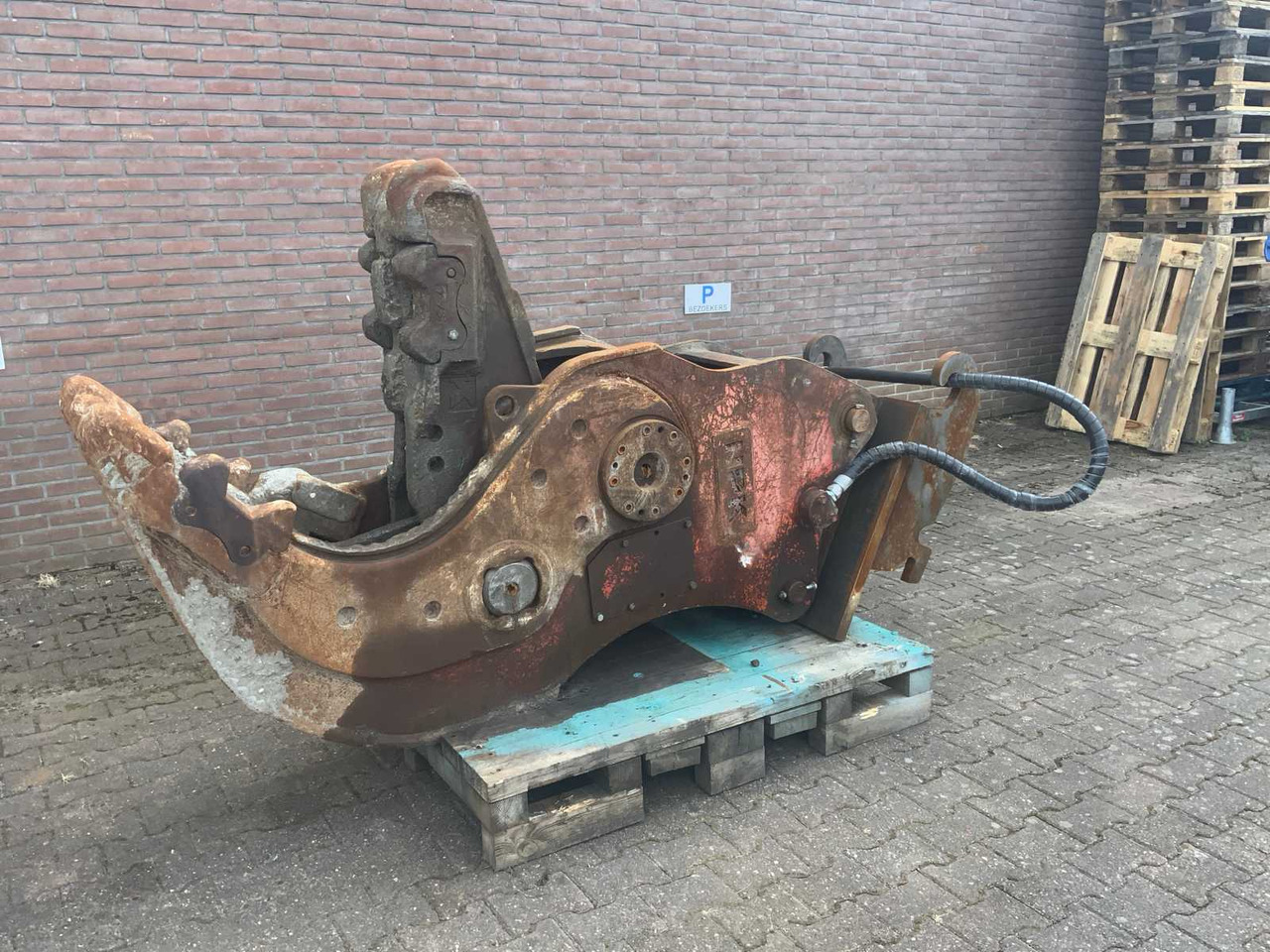NPK G-18A - Excavator bucket: picture 1 NPK G-18A - Excavator bucket: picture 1