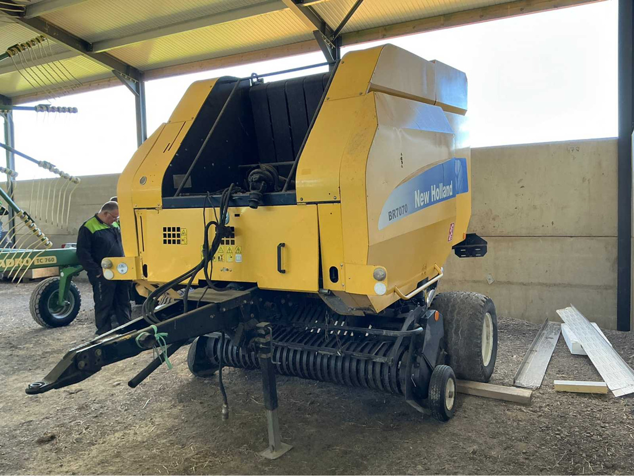 New Holland BR7070 - Round baler: picture 1 New Holland BR7070 - Round baler: picture 1
