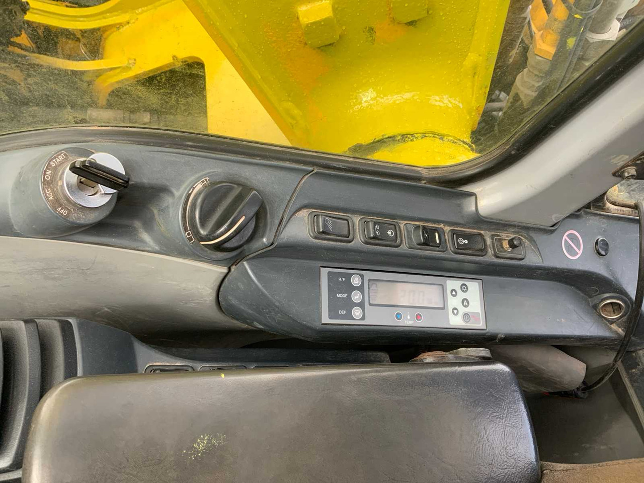 Crawler excavator New Holland E 215B: picture 41