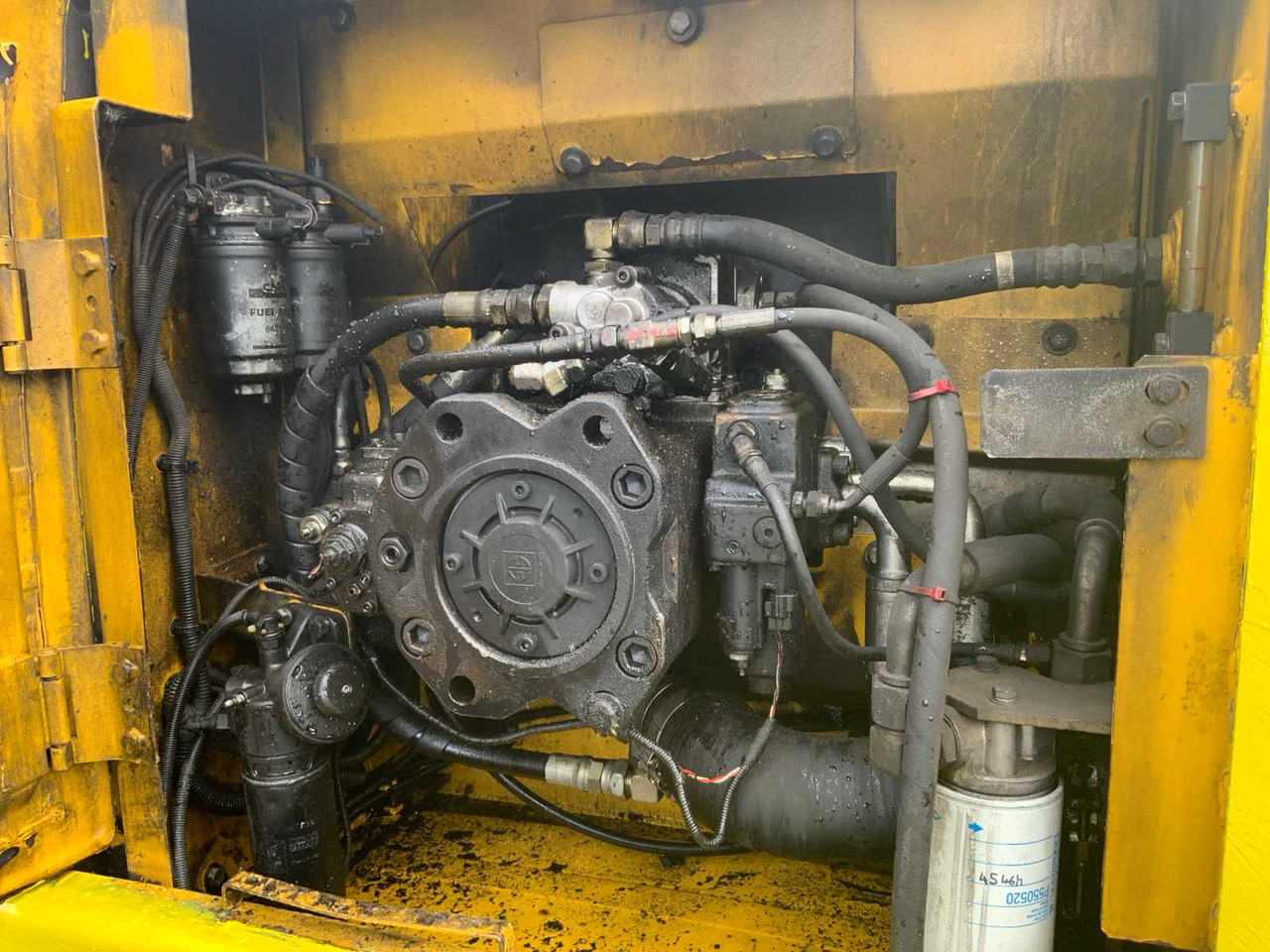Crawler excavator New Holland E 215B: picture 23