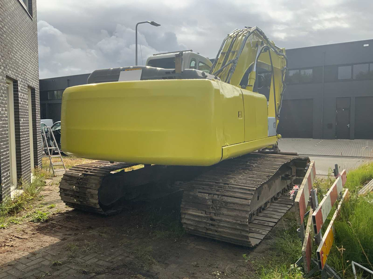 Crawler excavator New Holland E 215B: picture 8
