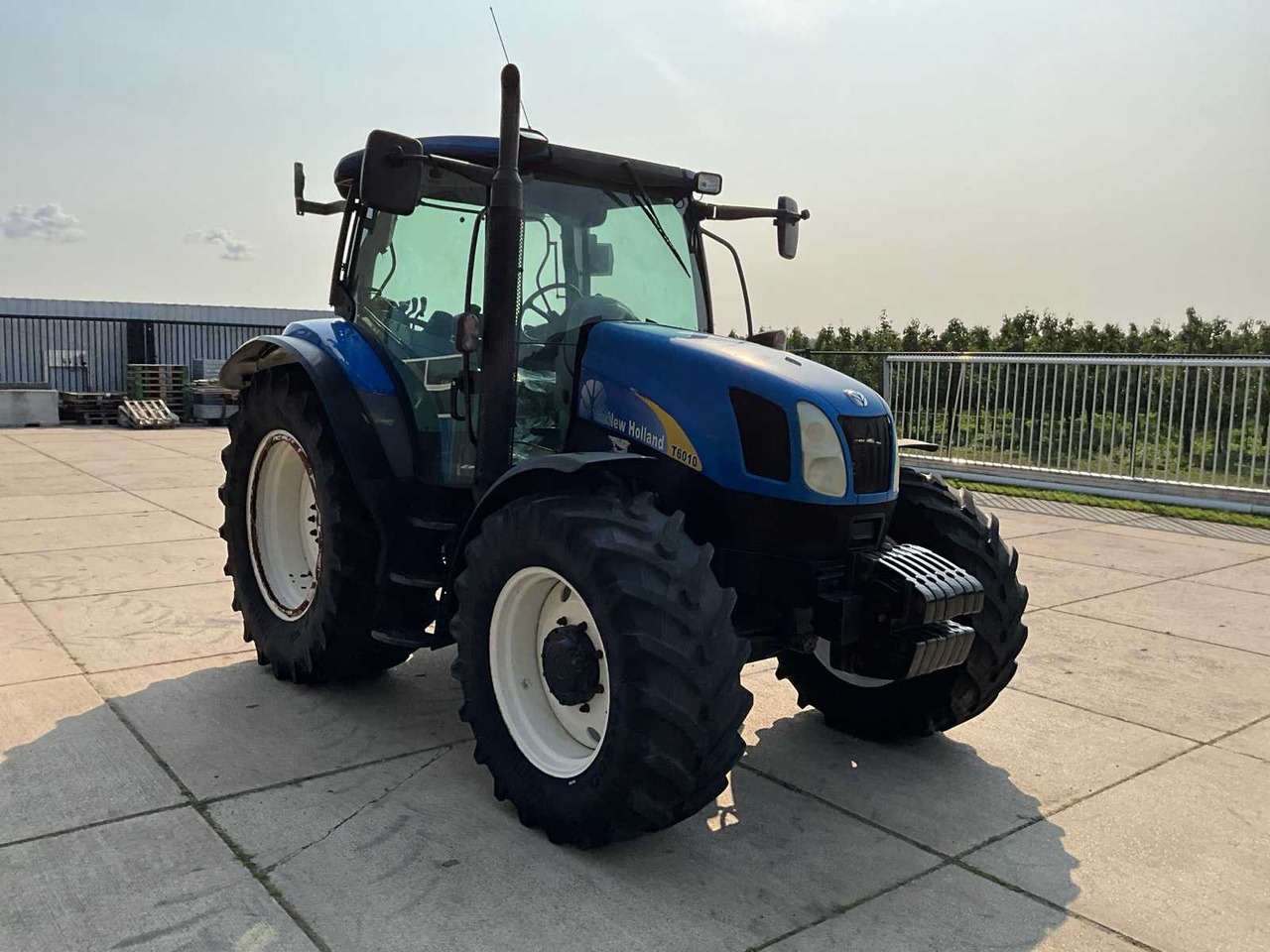 New Holland T6010 - Farm tractor: picture 3 New Holland T6010 - Farm tractor: picture 3