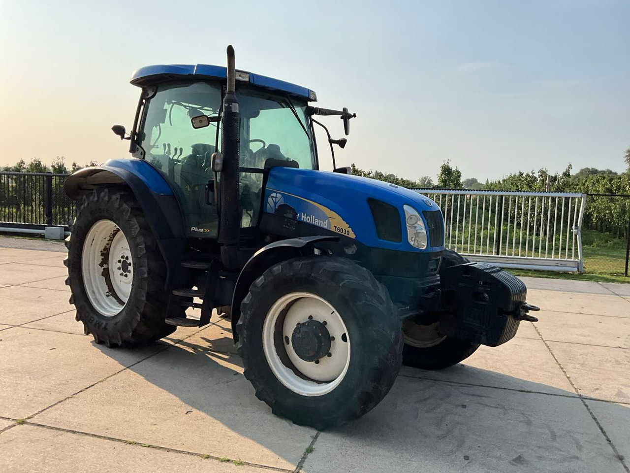New Holland T6030 - Farm tractor: picture 3 New Holland T6030 - Farm tractor: picture 3
