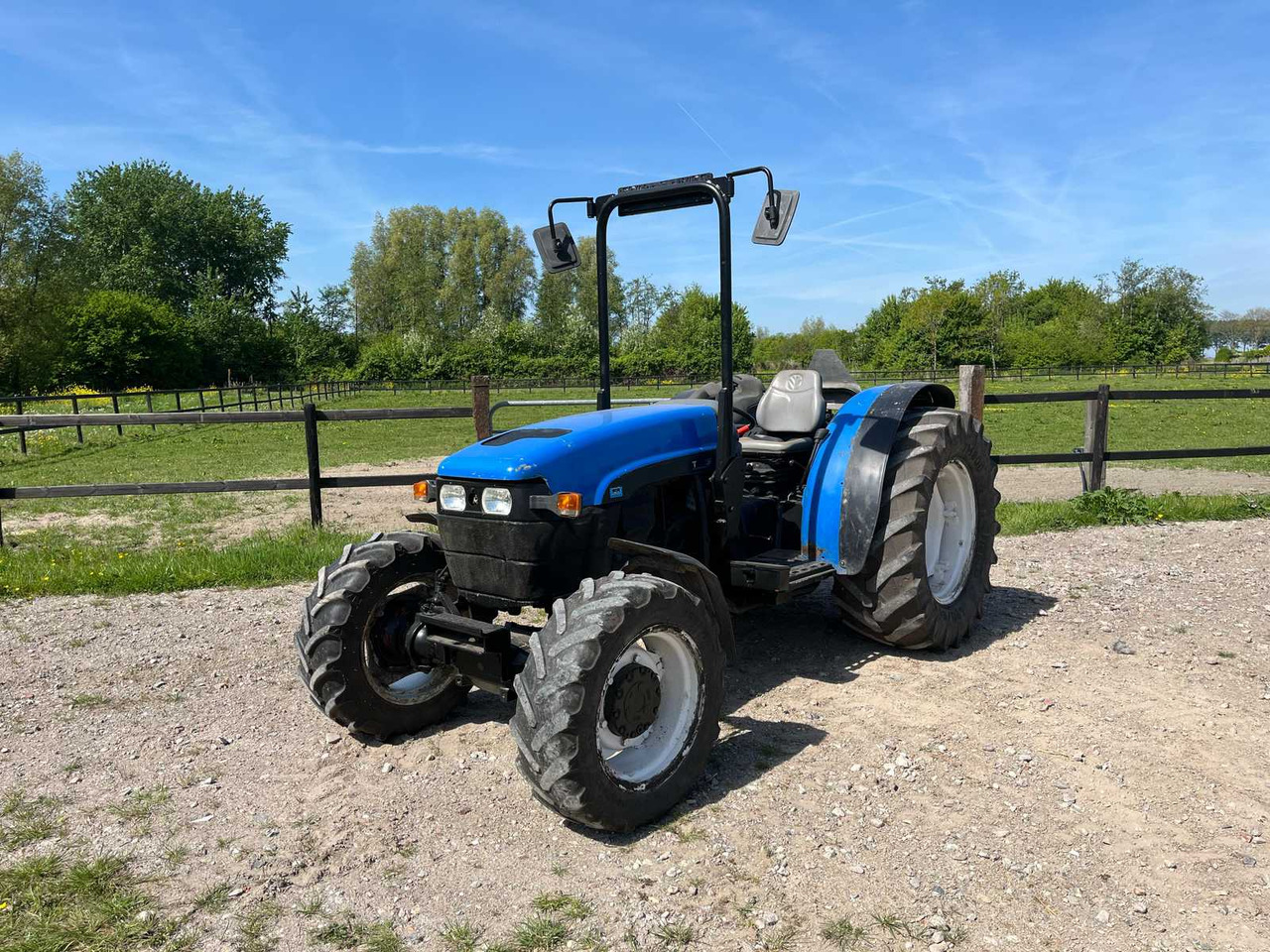 New Holland TN95F - Farm tractor: picture 1 New Holland TN95F - Farm tractor: picture 1