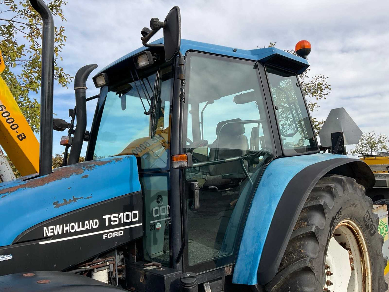 Farm tractor New Holland TS100: picture 34