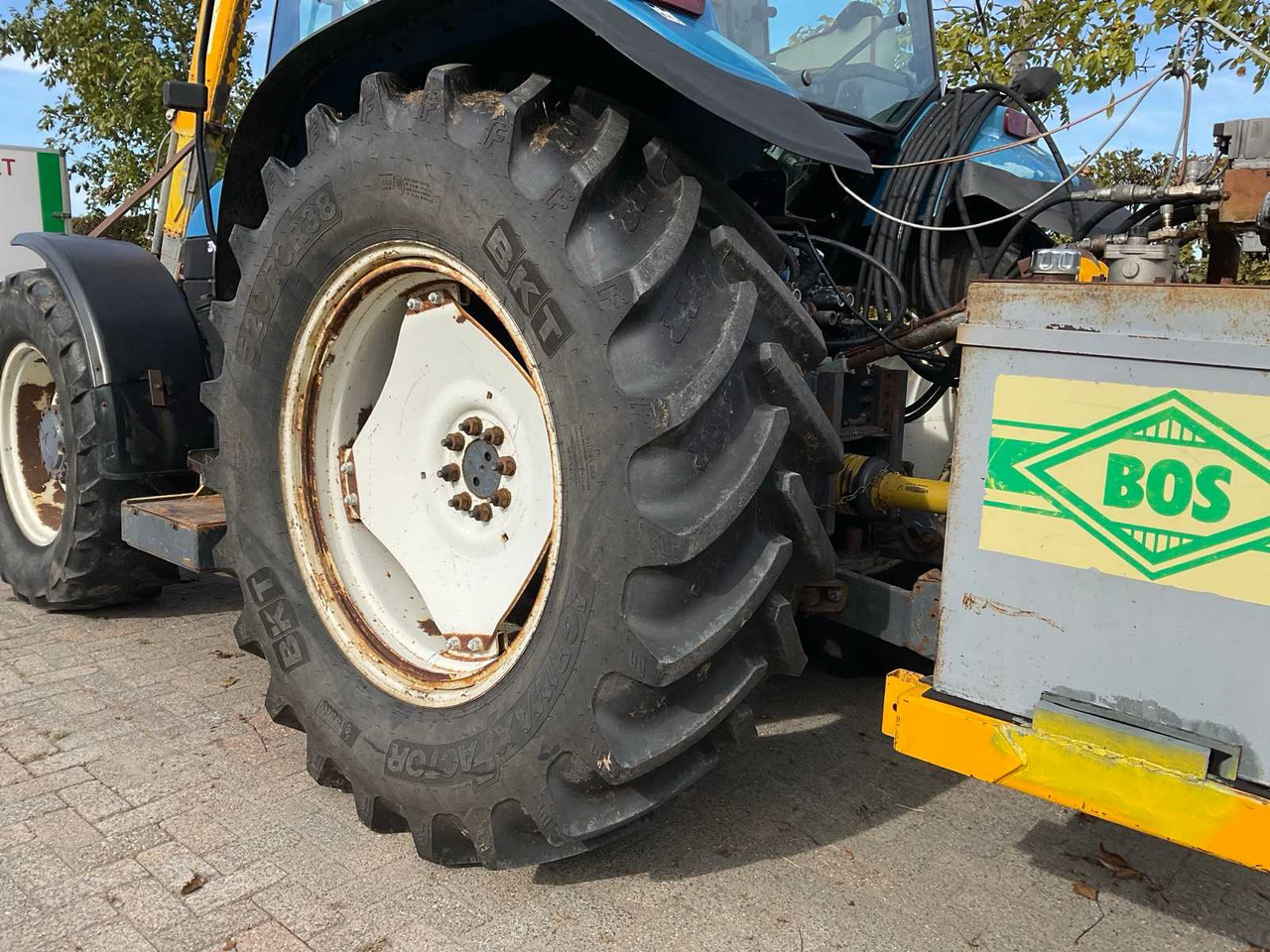 Farm tractor New Holland TS100: picture 25