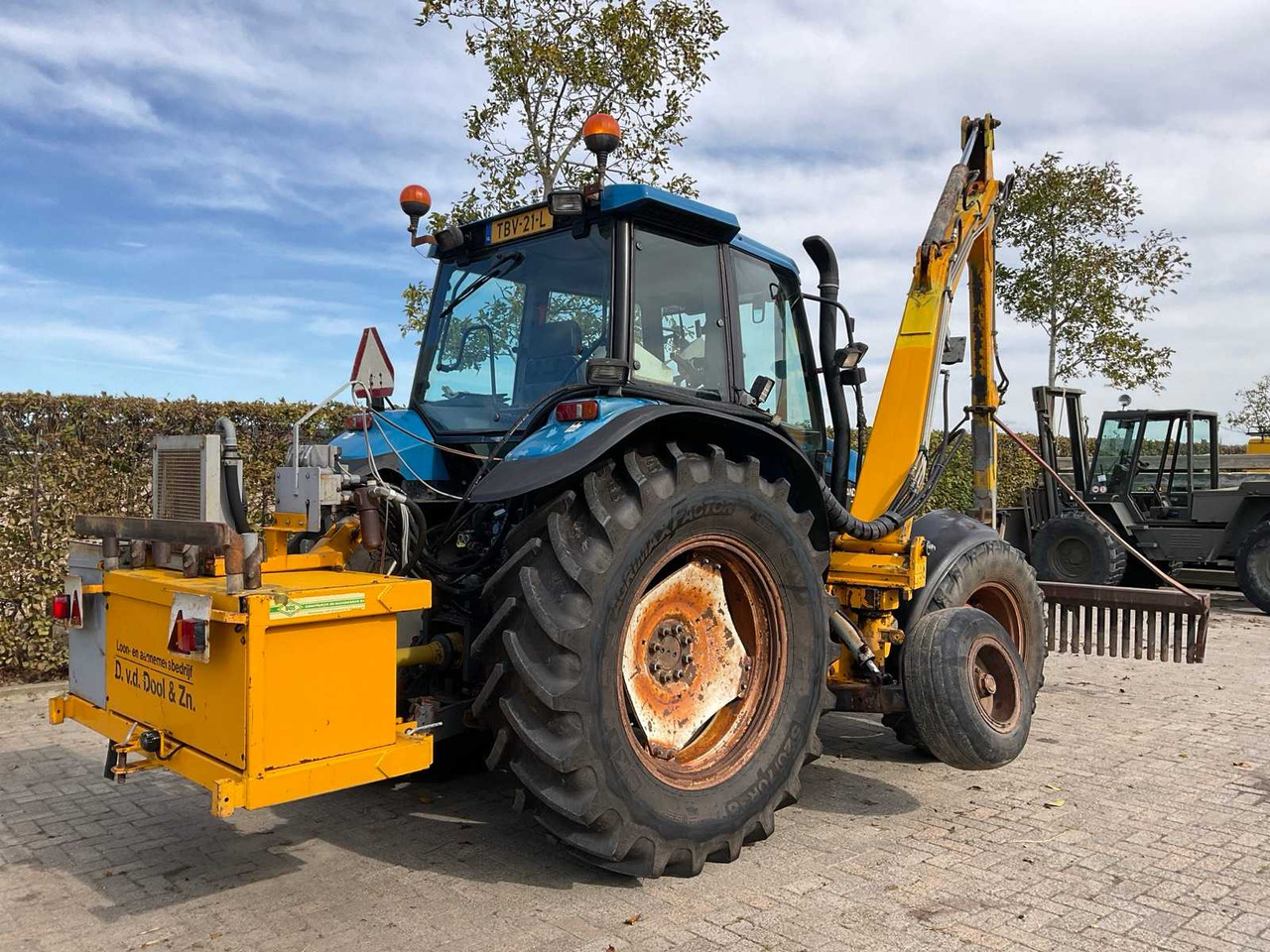 Farm tractor New Holland TS100: picture 6