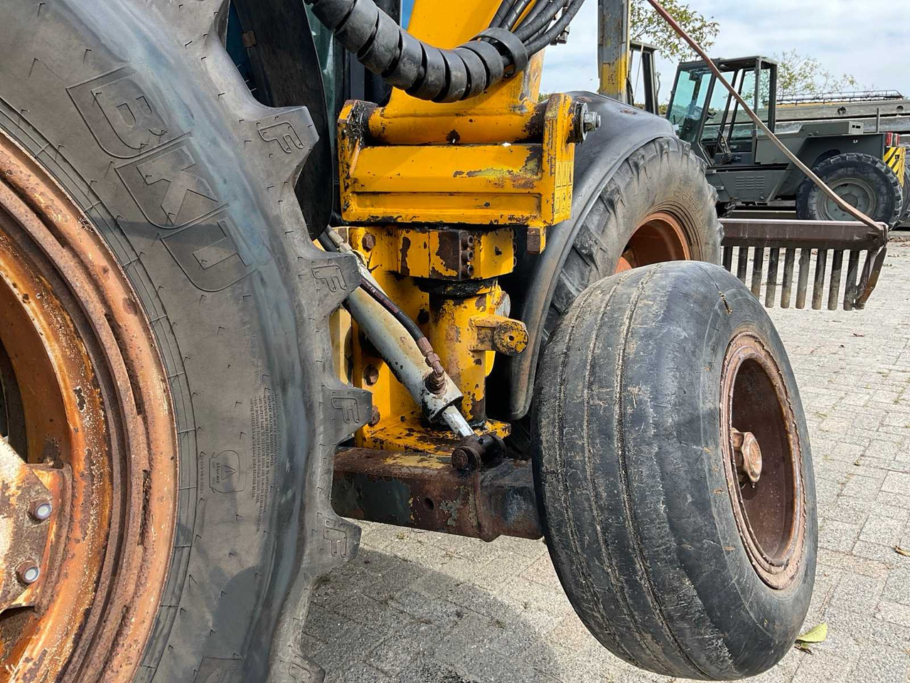 Farm tractor New Holland TS100: picture 19