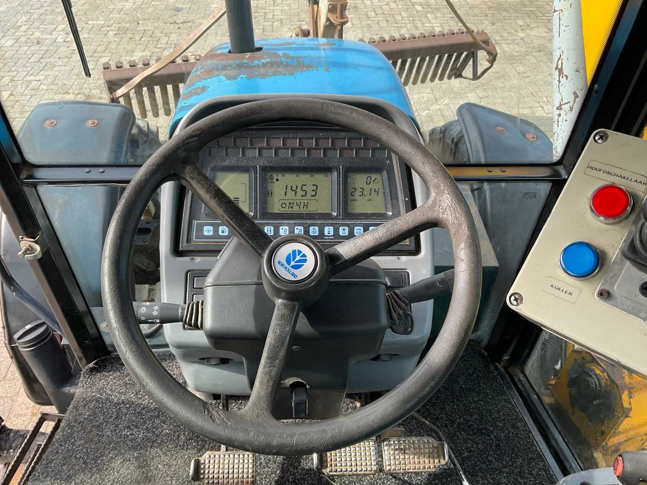 Farm tractor New Holland TS100: picture 37