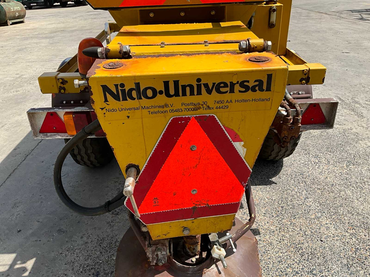 Nido 1003-AWK - Sand/ Salt spreader: picture 4 Nido 1003-AWK - Sand/ Salt spreader: picture 4