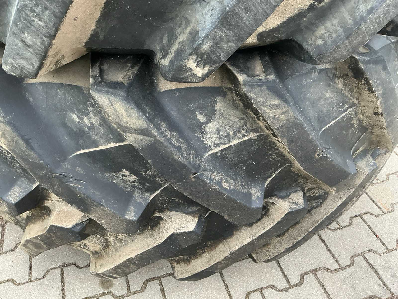 Wheels and tires for Farm tractor Pirelli TM800: picture 16