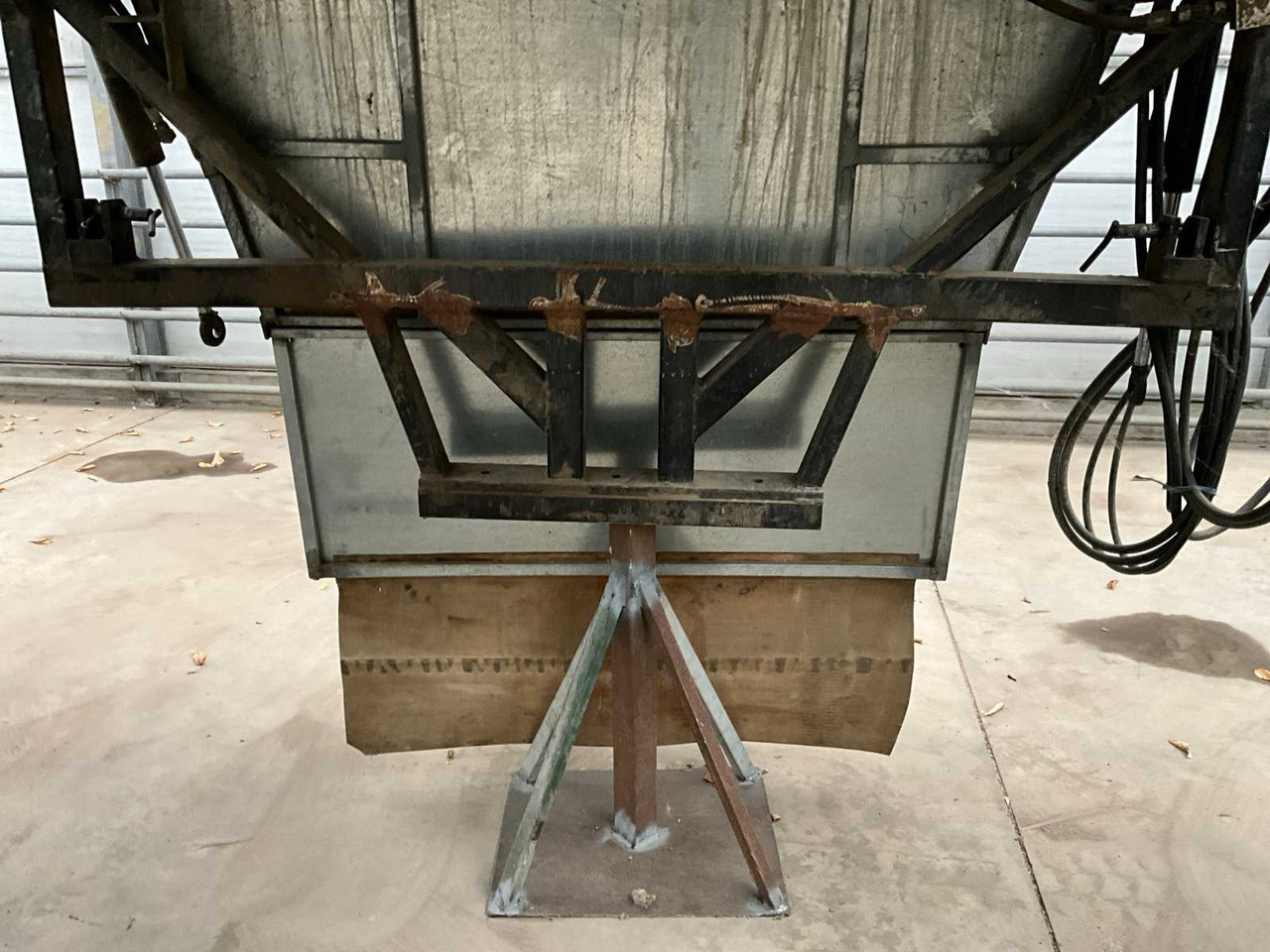 Farm tractor Plant roof: picture 10