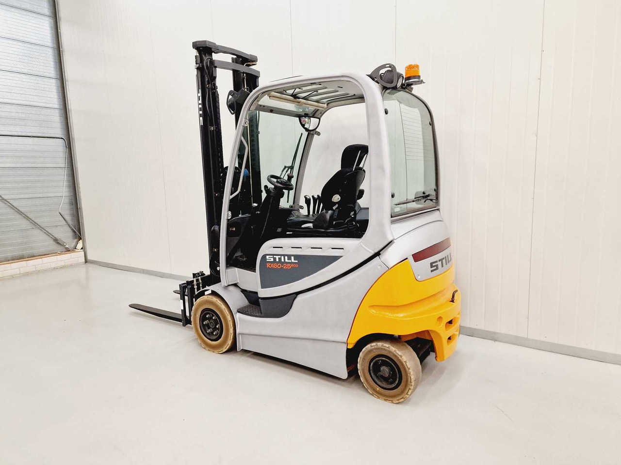 STILL - RX60-25 - FORKLIFT - NEW SIDE-SHIFT AND FORKS - 4TH FUNCTION - Forklift: picture 3 STILL - RX60-25 - FORKLIFT - NEW SIDE-SHIFT AND FORKS - 4TH FUNCTION - Forklift: picture 3