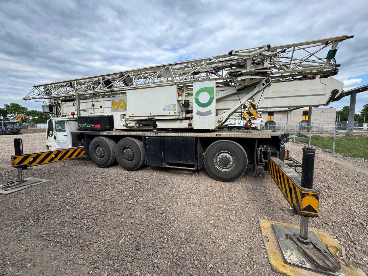 Spierings SK377-AT3 - Self-erecting tower crane: picture 4 Spierings SK377-AT3 - Self-erecting tower crane: picture 4