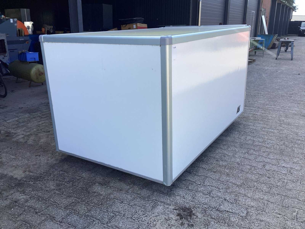 ESSELMANN CARGO BOX L SURFACE MOUNT UNIT - Trailer: picture 3 ESSELMANN CARGO BOX L SURFACE MOUNT UNIT - Trailer: picture 3