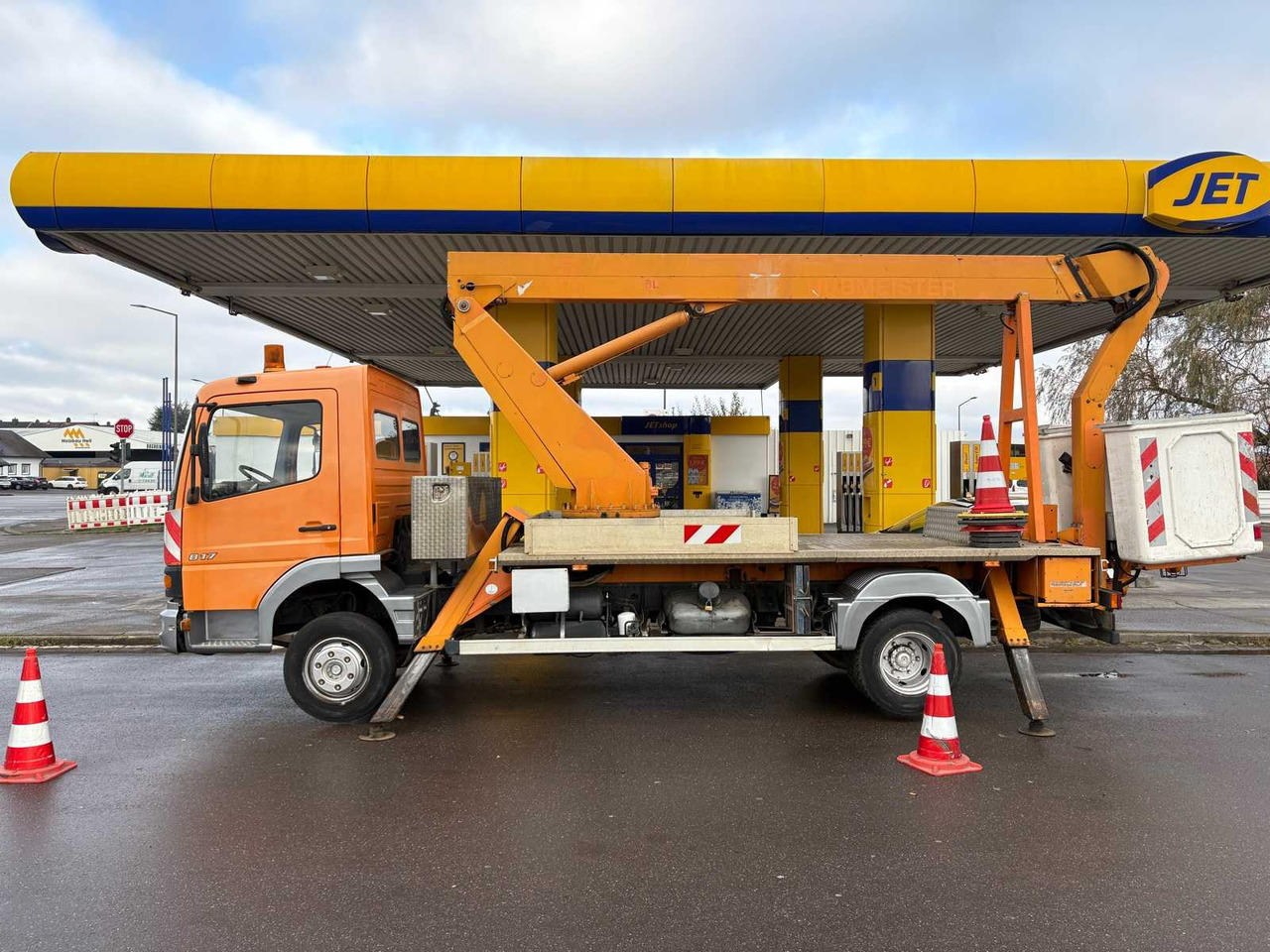 MERCEDES-BENZ 817 WITH HUBMEISTER WORK PLATFORM - Truck: picture 2 MERCEDES-BENZ 817 WITH HUBMEISTER WORK PLATFORM - Truck: picture 2