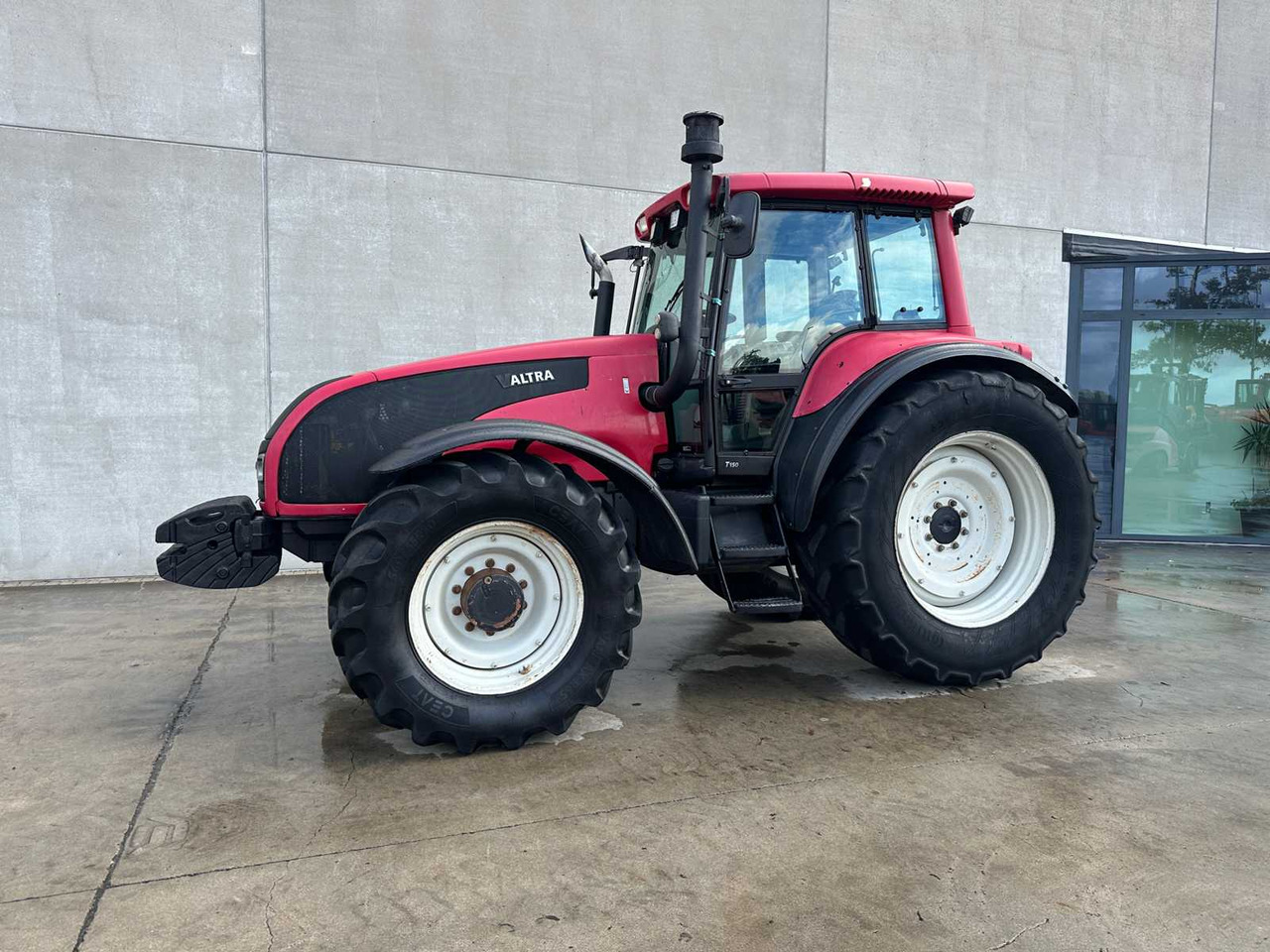 Valtra T150 - Farm tractor: picture 1 Valtra T150 - Farm tractor: picture 1