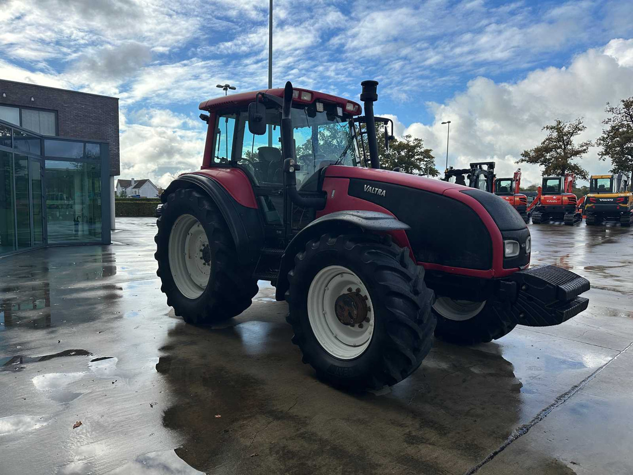 Valtra T150 - Farm tractor: picture 3 Valtra T150 - Farm tractor: picture 3