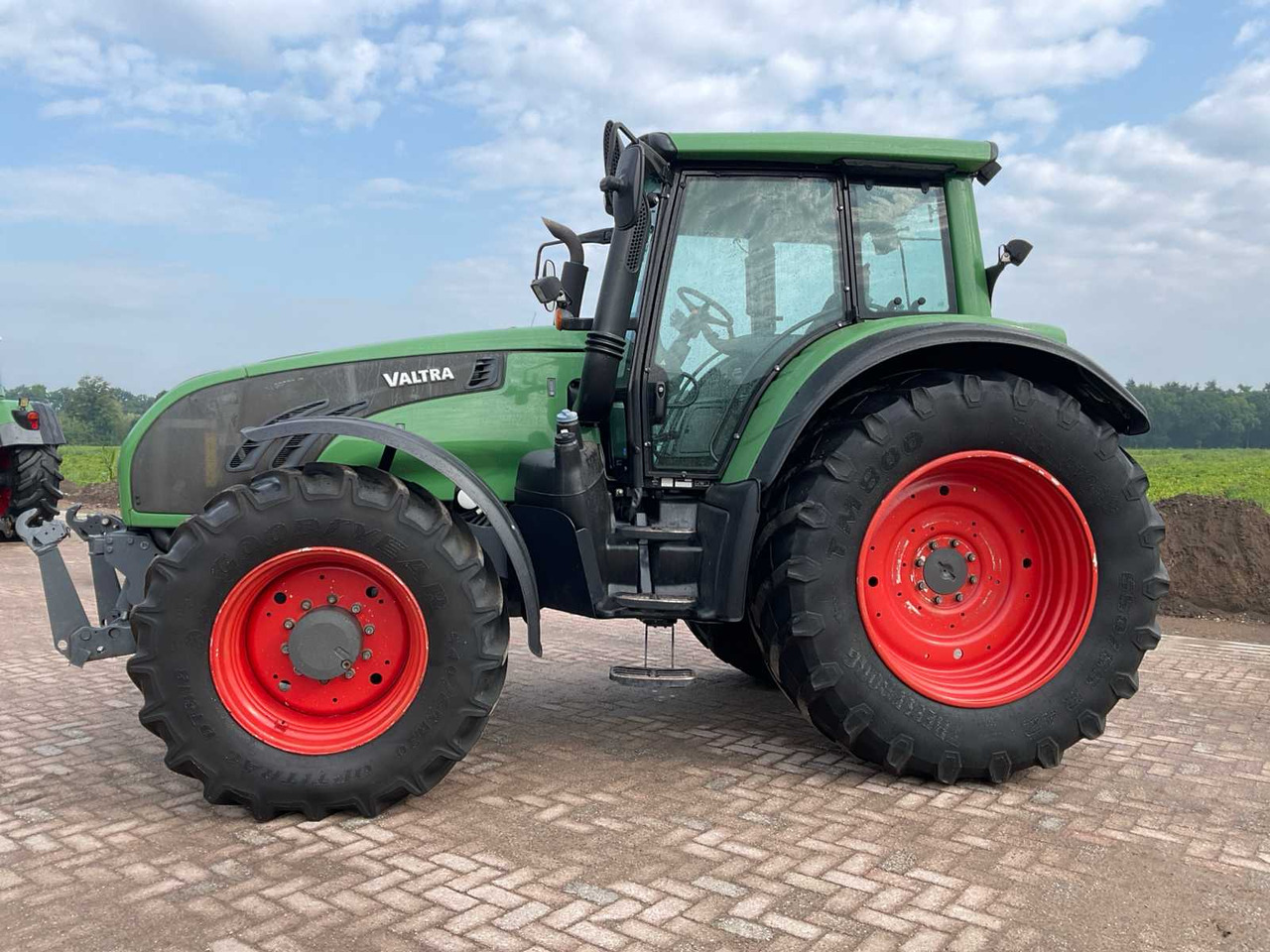 Valtra T163e - Farm tractor: picture 3 Valtra T163e - Farm tractor: picture 3