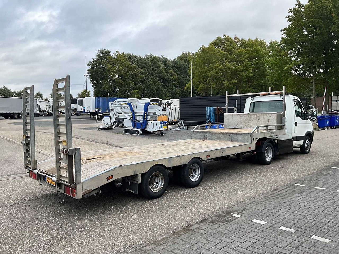 2006 IVECO DAILY 35C18 WITH VELDHUIZEN SEMI-TRAILER BE COMBINATION - Van: picture 5 2006 IVECO DAILY 35C18 WITH VELDHUIZEN SEMI-TRAILER BE COMBINATION - Van: picture 5