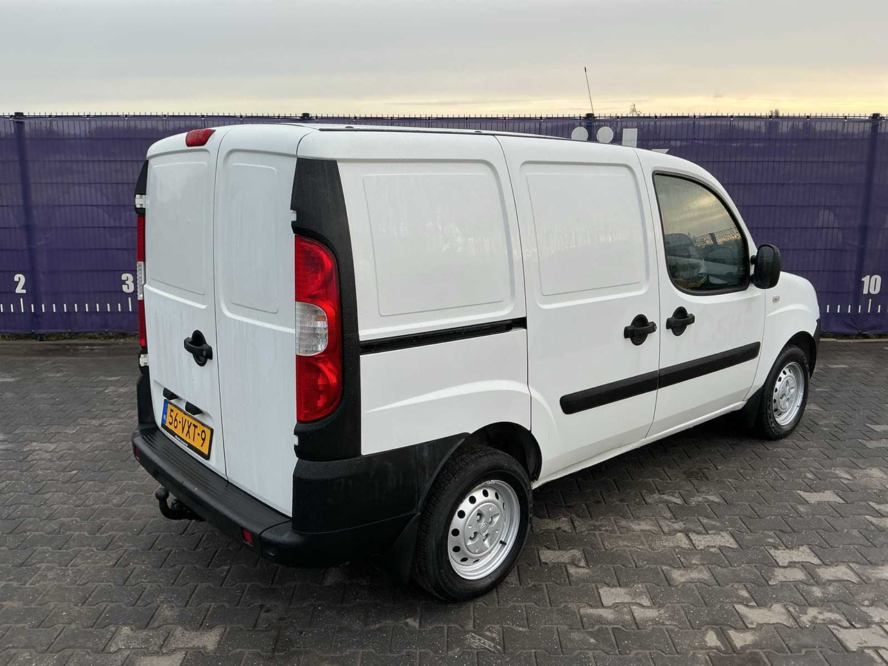 2008 - FIAT - DOBLÒ - 1.6 CNG/PETROL COMFORT - COMMERCIAL VEHICLE - Van: picture 4 2008 - FIAT - DOBLÒ - 1.6 CNG/PETROL COMFORT - COMMERCIAL VEHICLE - Van: picture 4