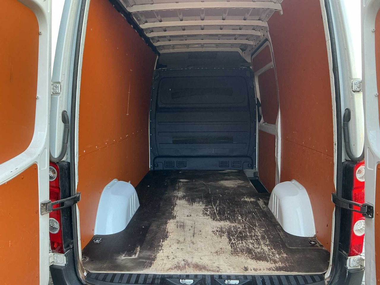 2012 - VOLKSWAGEN - CRAFTER - 32 2.0 TDI L2H3 - COMMERCIAL VEHICLE - Van: picture 5 2012 - VOLKSWAGEN - CRAFTER - 32 2.0 TDI L2H3 - COMMERCIAL VEHICLE - Van: picture 5