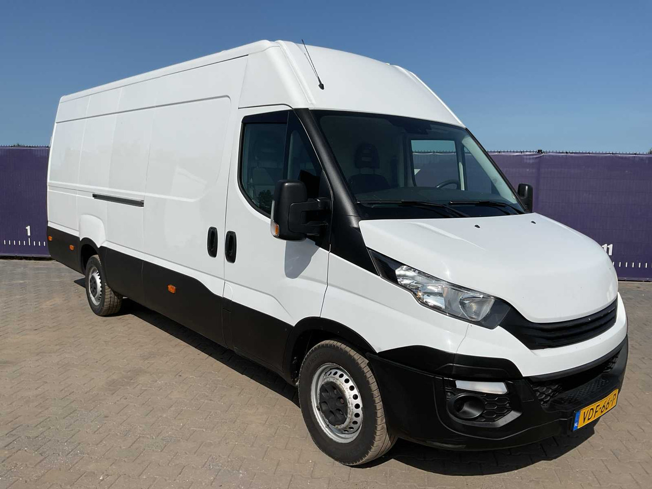 2016 - IVECO - DAILY - 35S14V 2.3 410 H2 - COMMERCIAL VEHICLE - Van: picture 2 2016 - IVECO - DAILY - 35S14V 2.3 410 H2 - COMMERCIAL VEHICLE - Van: picture 2