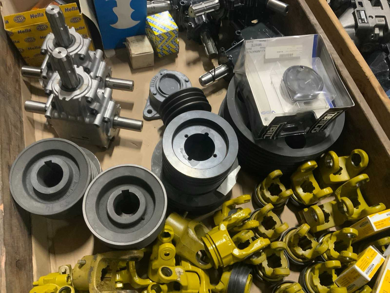 Various agricultural machine parts - Front loader for tractor: picture 3 Various agricultural machine parts - Front loader for tractor: picture 3