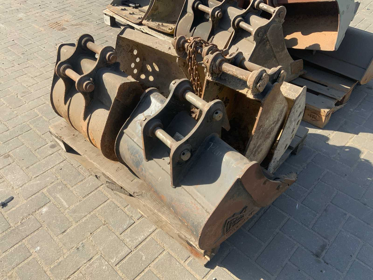 Various excavator buckets (4x) - Excavator bucket: picture 1 Various excavator buckets (4x) - Excavator bucket: picture 1