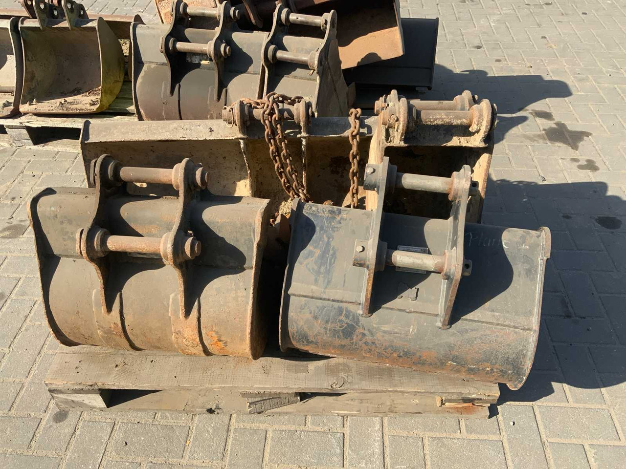 Various excavator buckets (4x) - Excavator bucket: picture 2 Various excavator buckets (4x) - Excavator bucket: picture 2