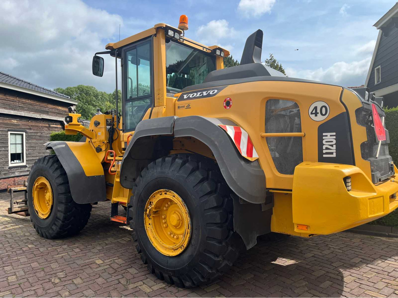 Volvo L120H - Wheel loader: picture 5 Volvo L120H - Wheel loader: picture 5